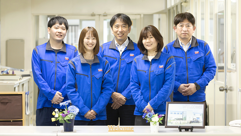 エスケイケイ社員の集合写真